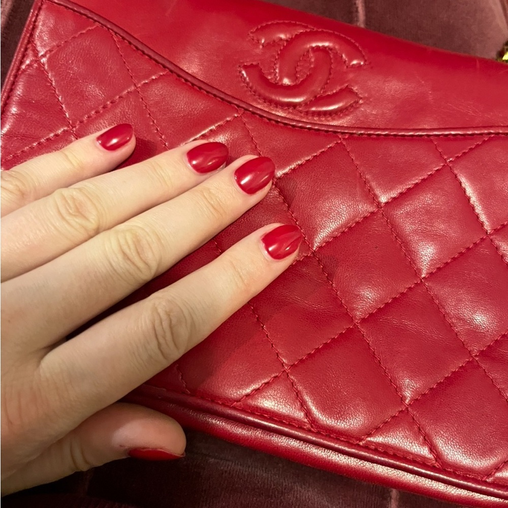 RARE Chanel Vibrant Red Quilted Lambskin Bag - Picture 2 of 8